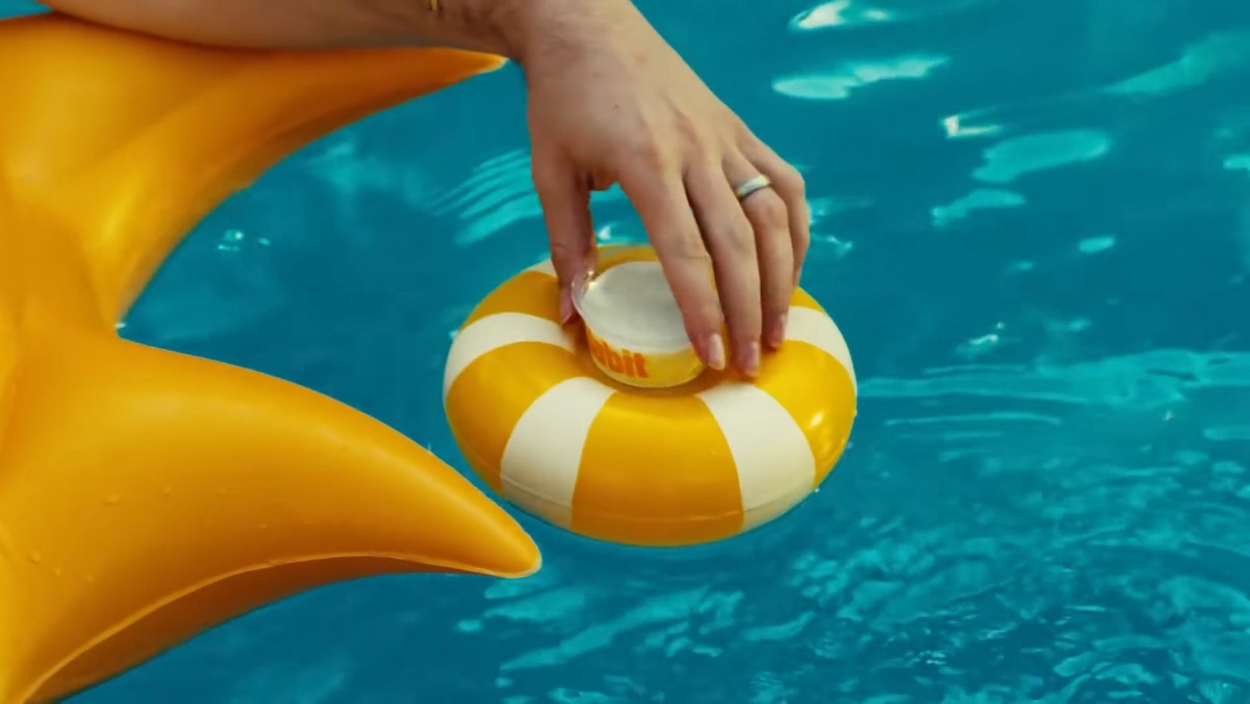 Amarelo / água azul · detalhe
